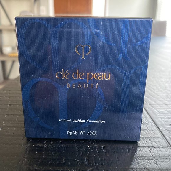 Cle De Peau - Picture 1 of 4